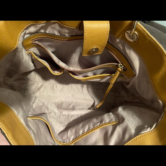 AUTHENTIC Michael Kors Tote - Picture 6 of 10